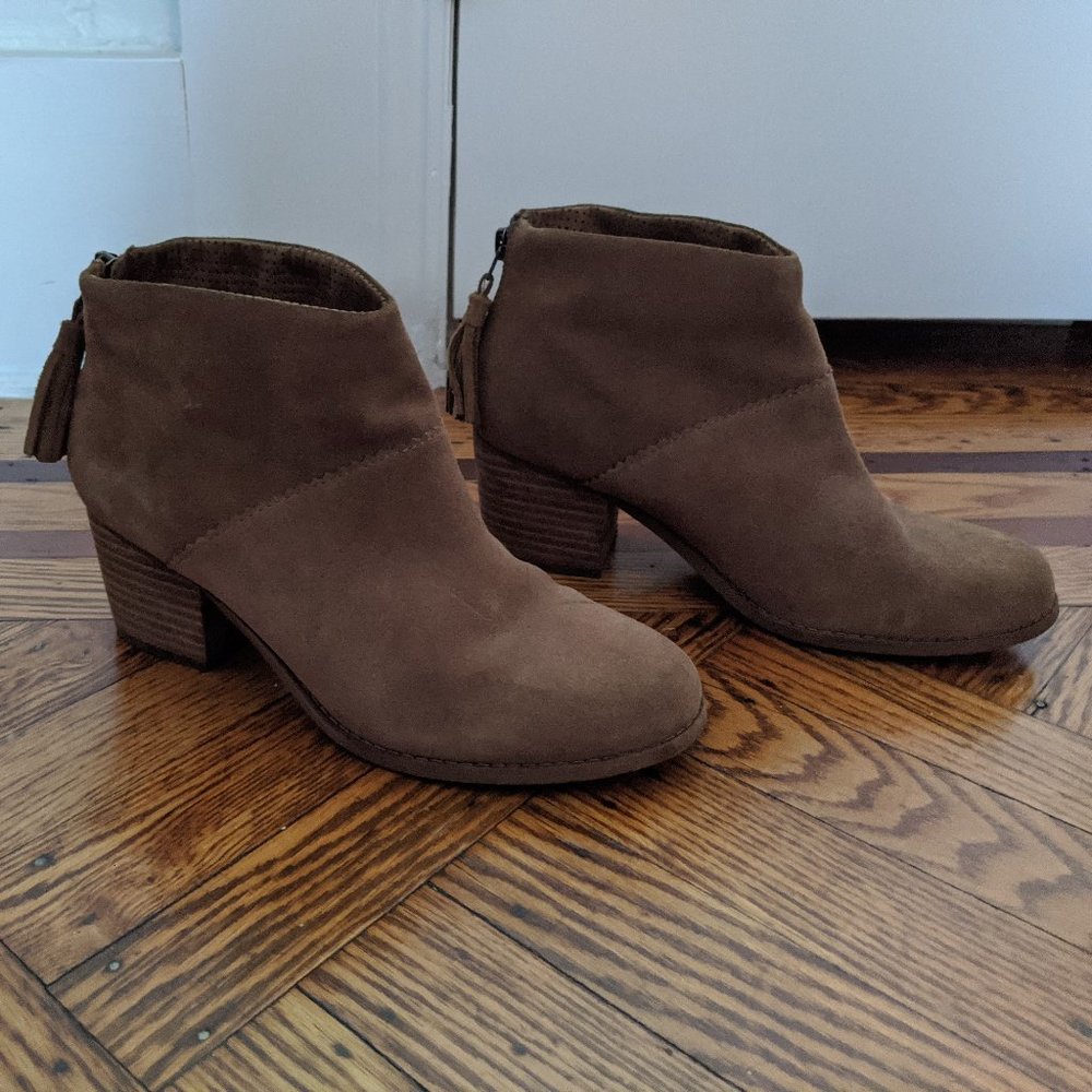 Toms Leila Bootie in Suede